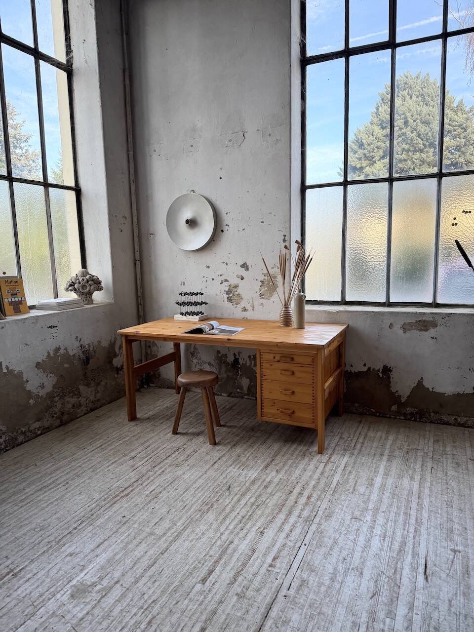 Bureau pin suédois style aperldoon 1970