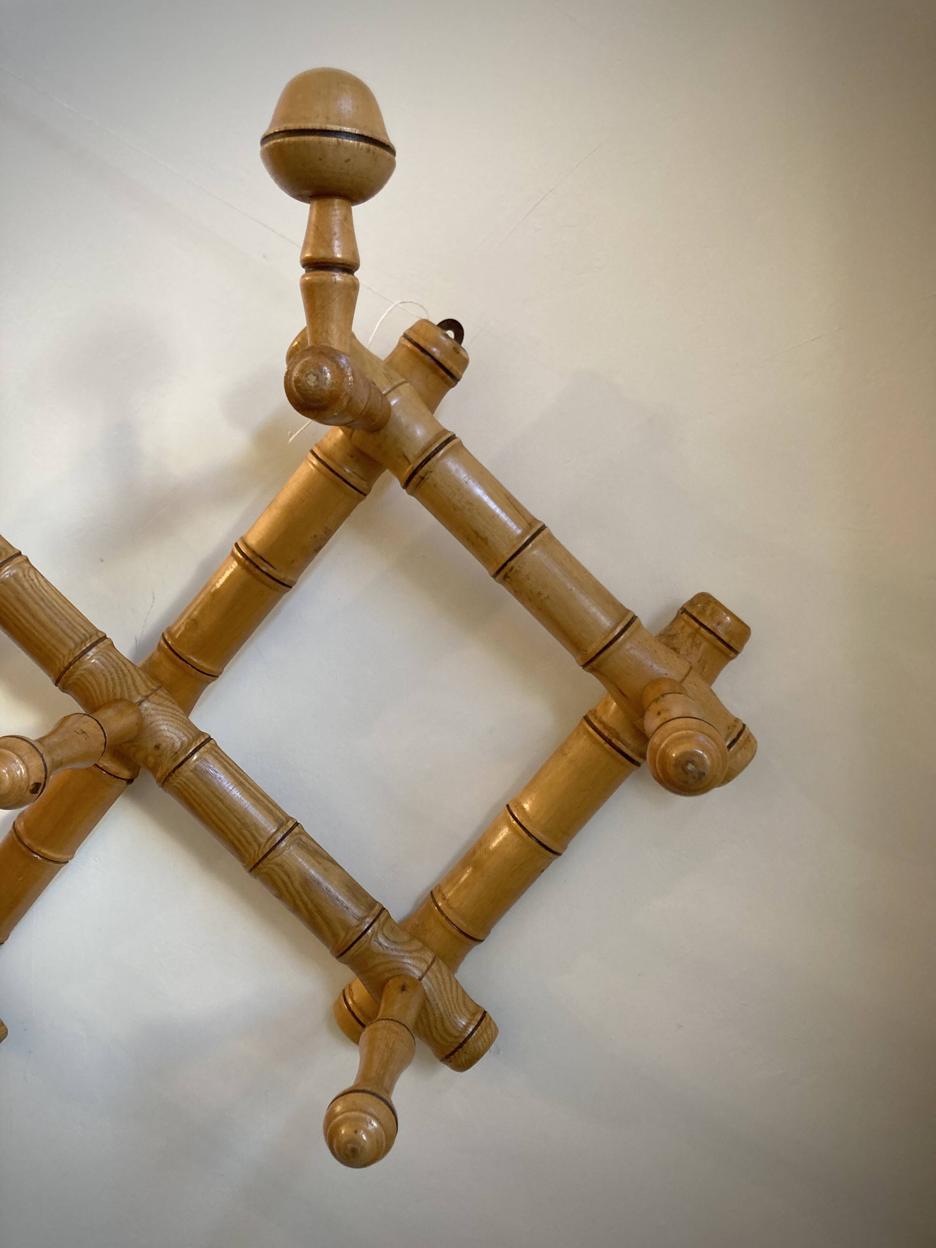 Porte-manteau ancien à 13 patères