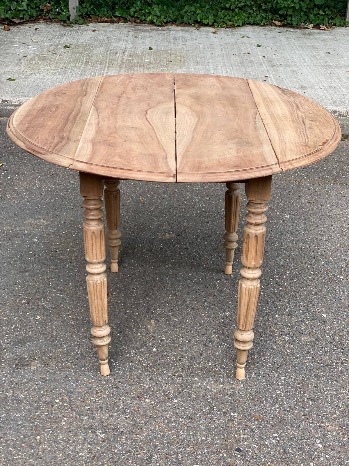 Renovated 18th century solid wood extendable round dining table with shutters