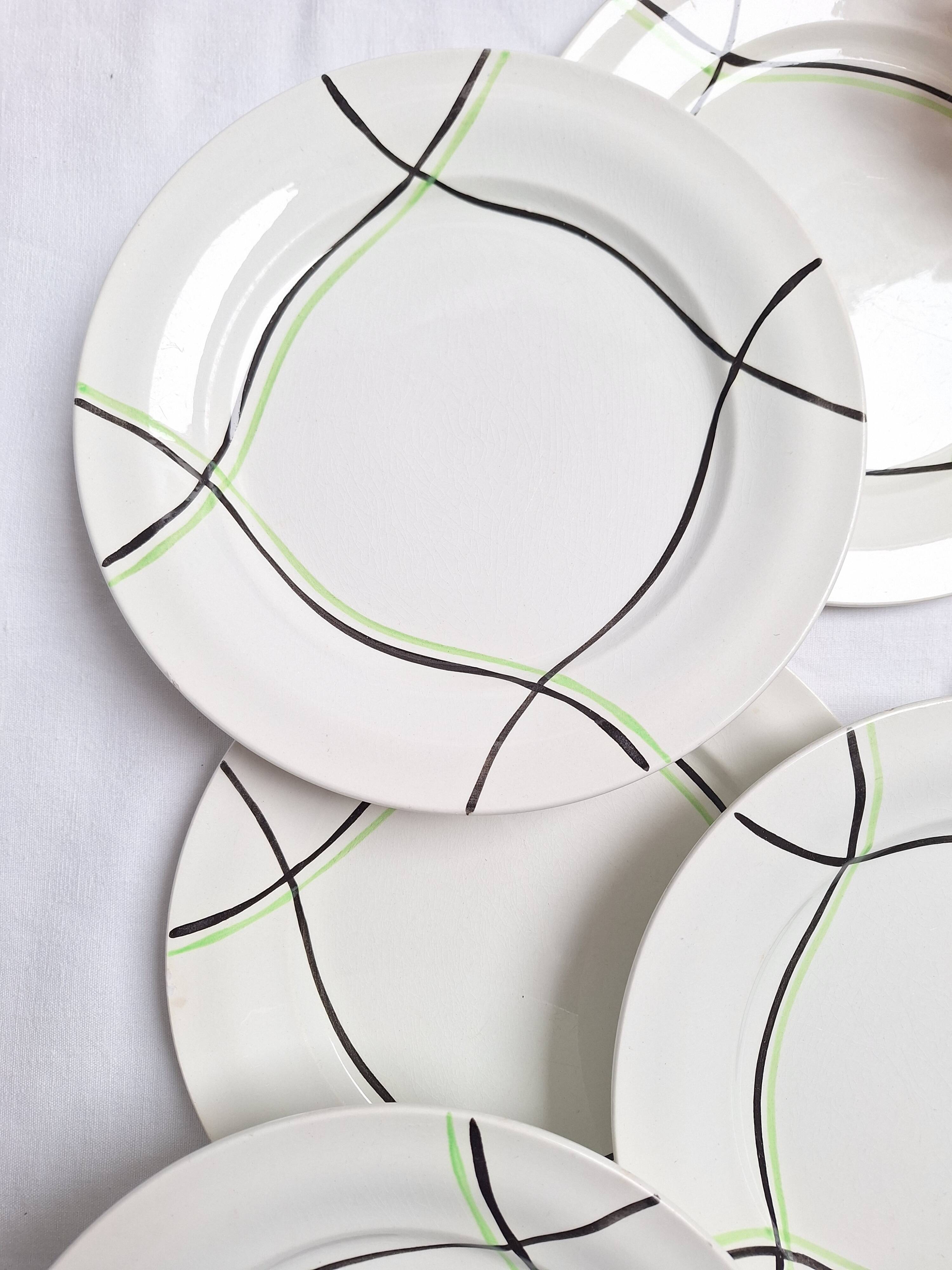 Flat plates St Amand model Bayonne white, green and black.
