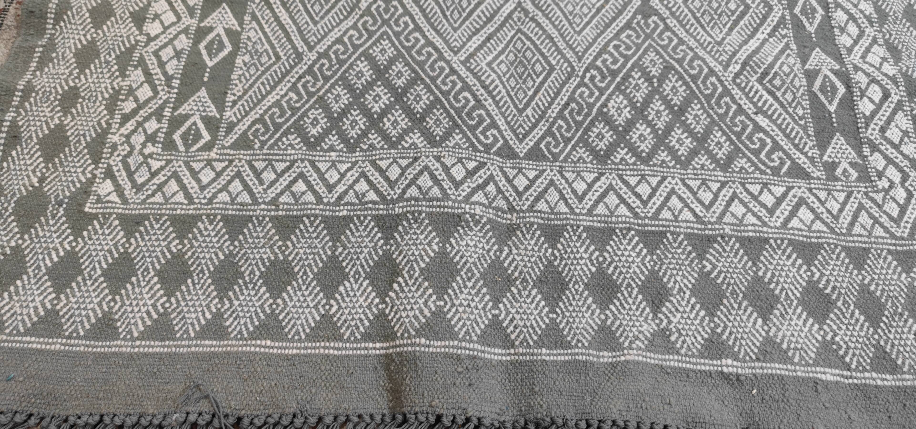 Handmade gray and white rug in natural wool