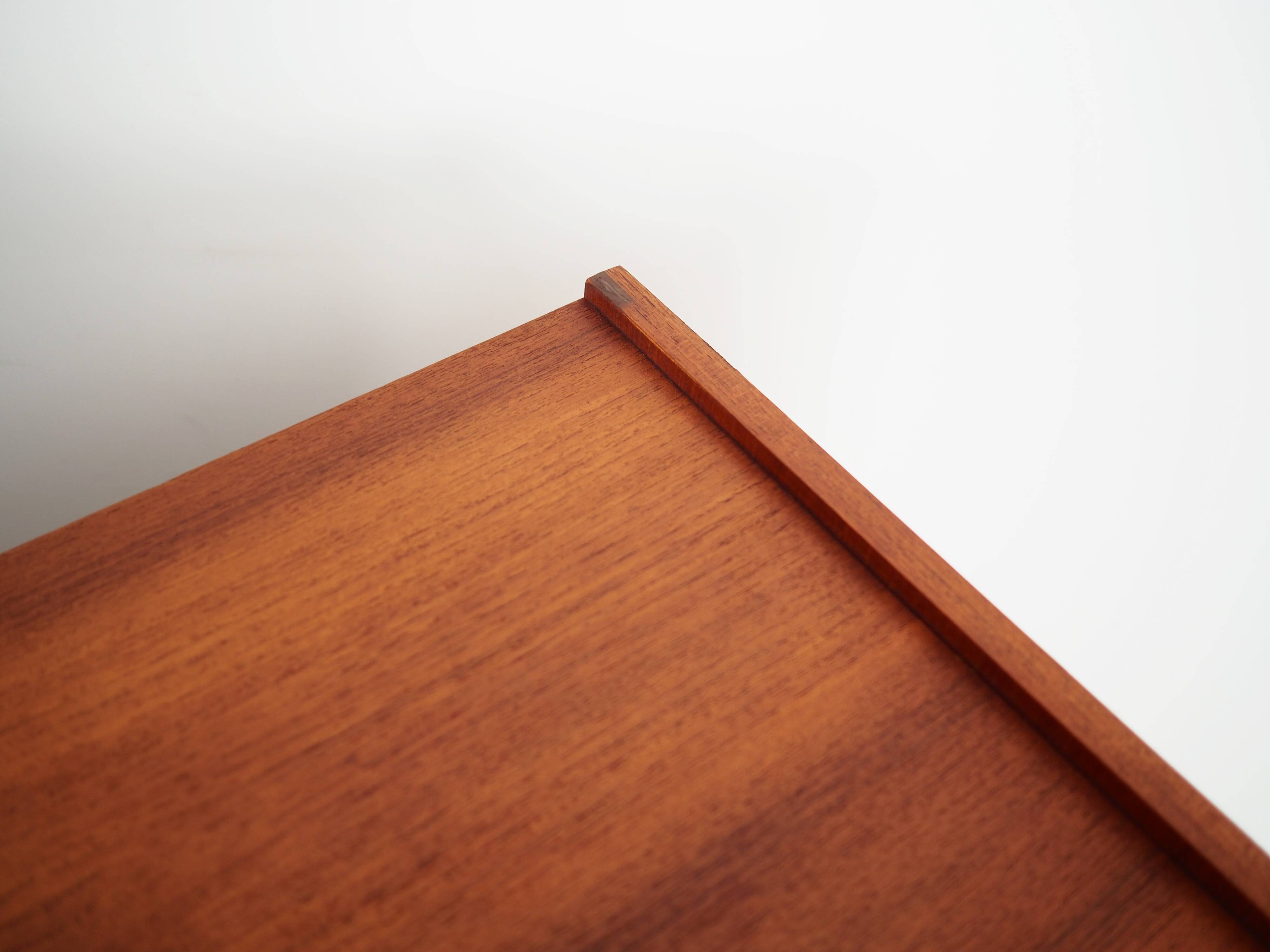 Buffet haut en teck, design danois, années 1960, production : Danemark