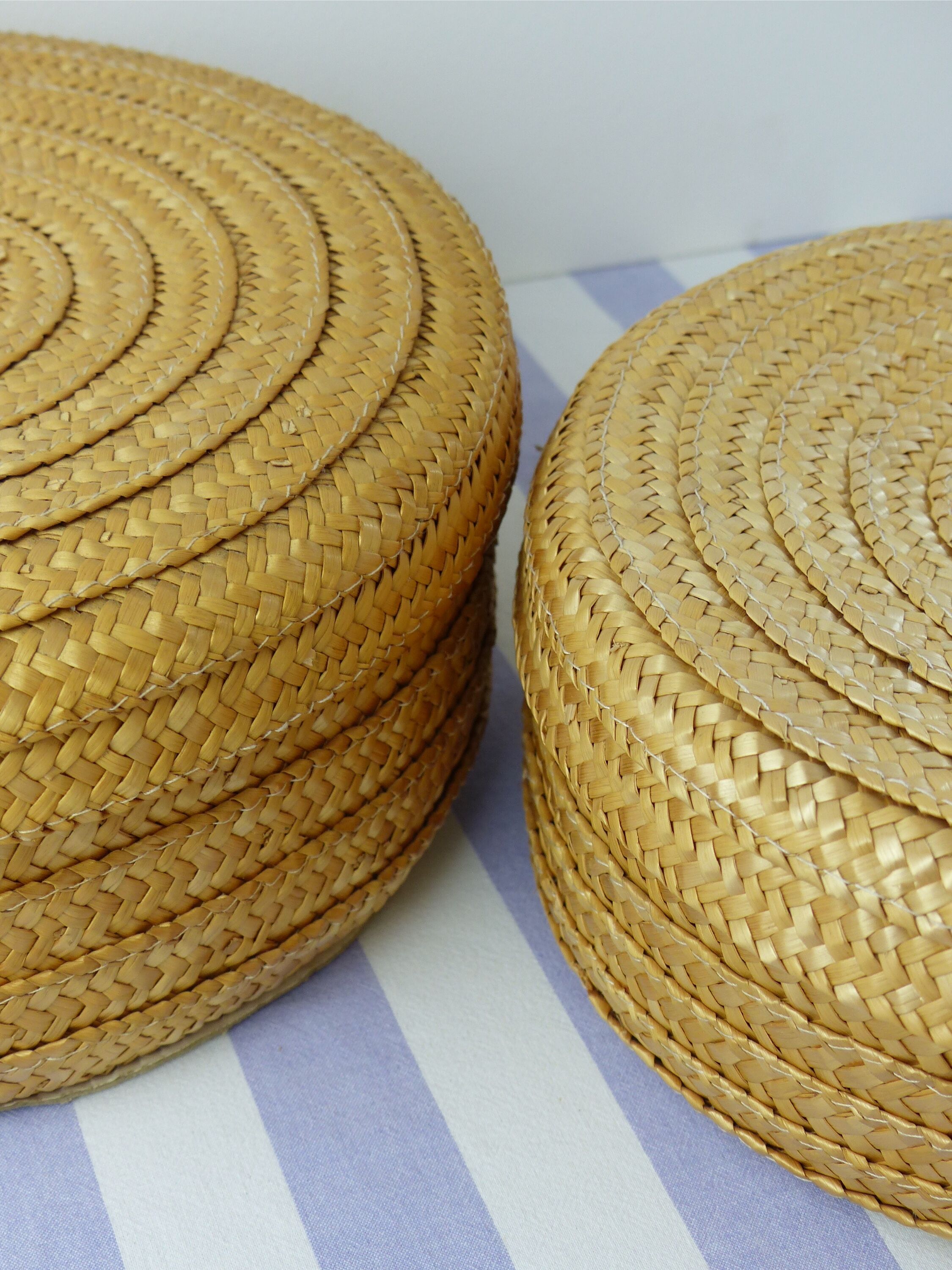 Set of 2 raffia baskets