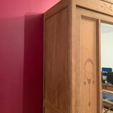 Cabinet with bevelled mirror
