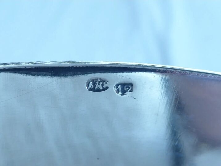 Silver metal crumb pick-up