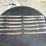Box twelve St Médard knives.