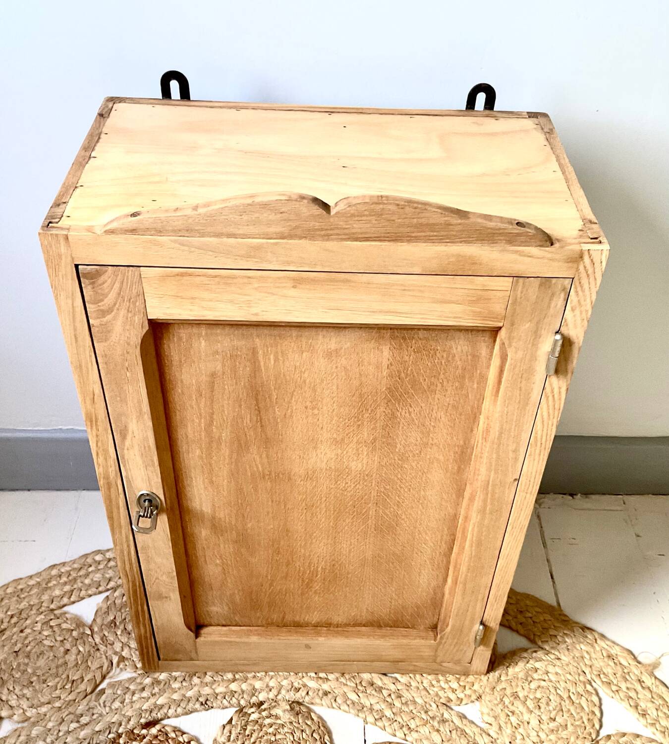 Art Deco bathroom cabinet