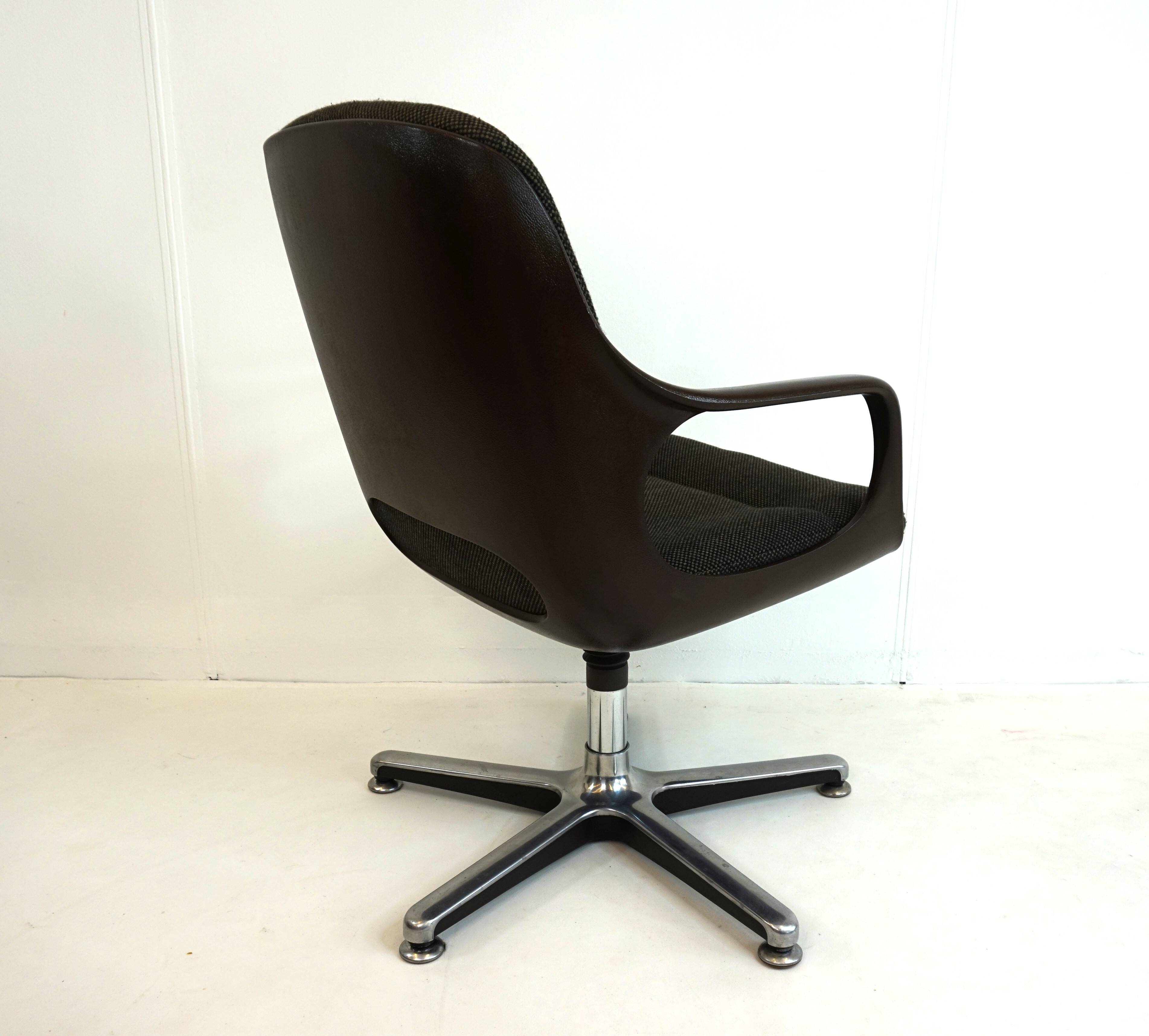 Set of 5 Chromcraft office armchairs