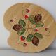 Plat en barbotine motif fraisiers
