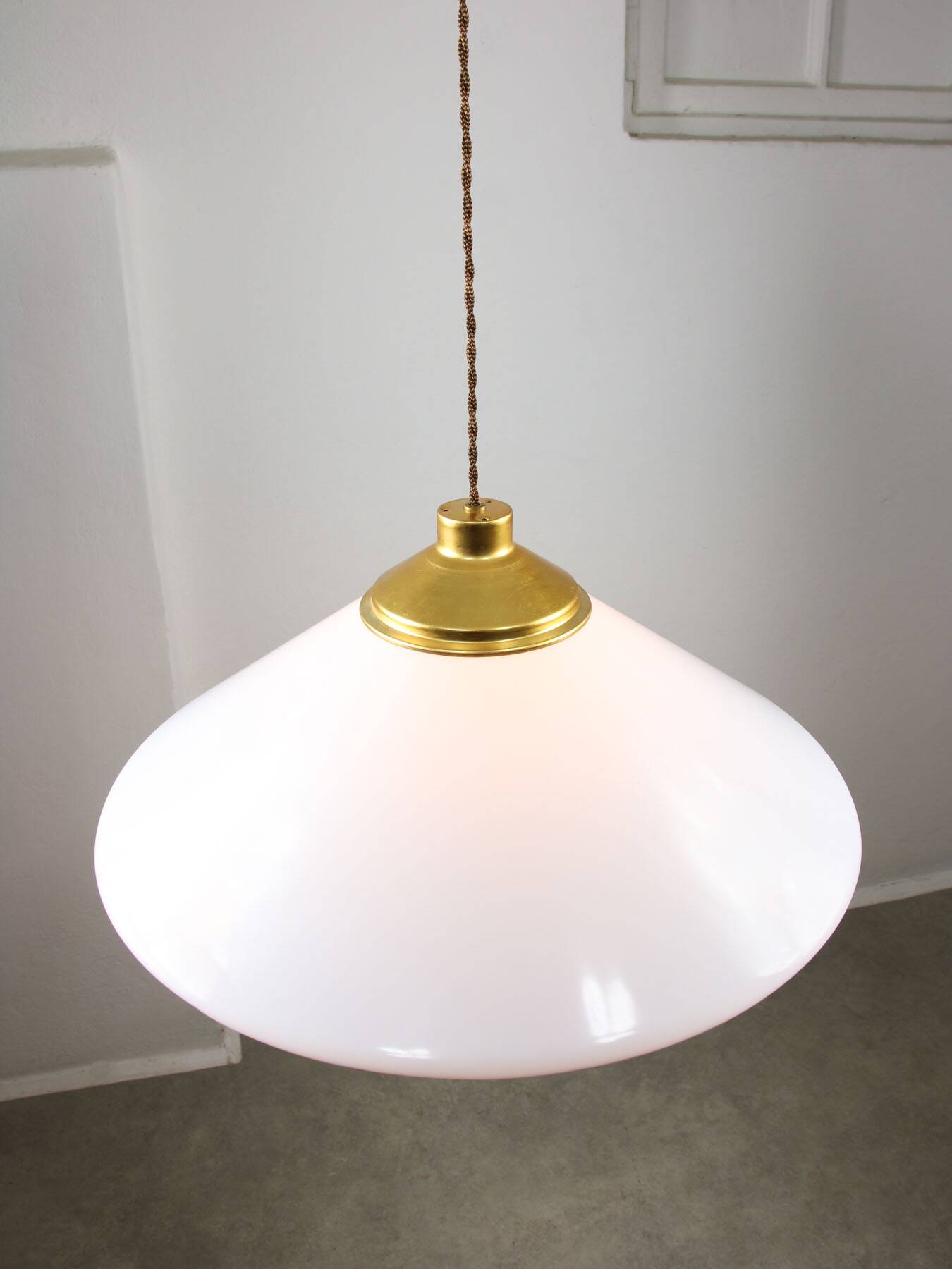 Space age italian plexiglas white saucer pendant lamp, 70s