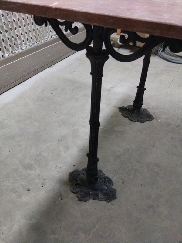 Table de camelot en fonte et marbre
