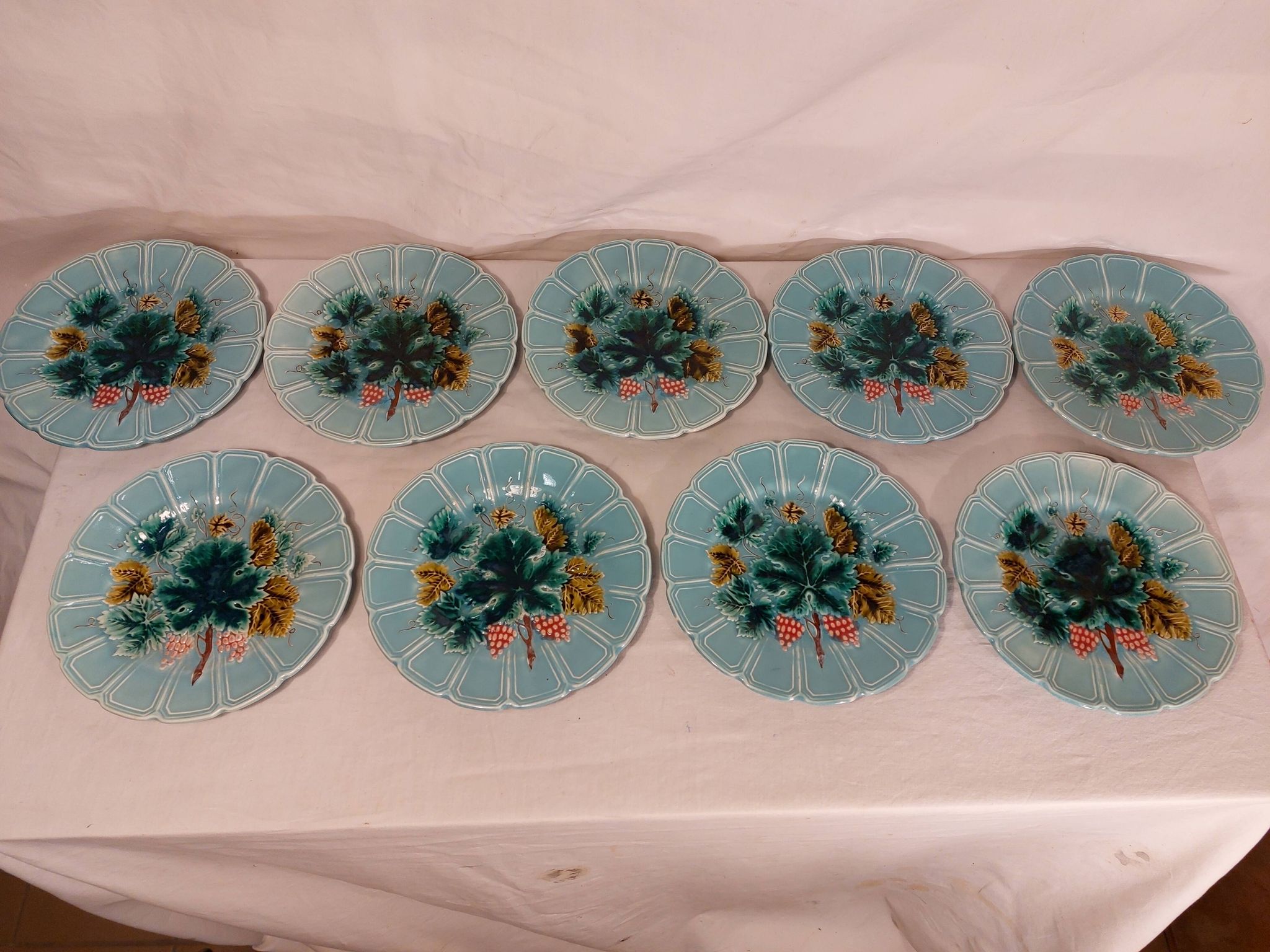 Series of 9 dessert plates in Majolica slip Faience of Sarreguemines