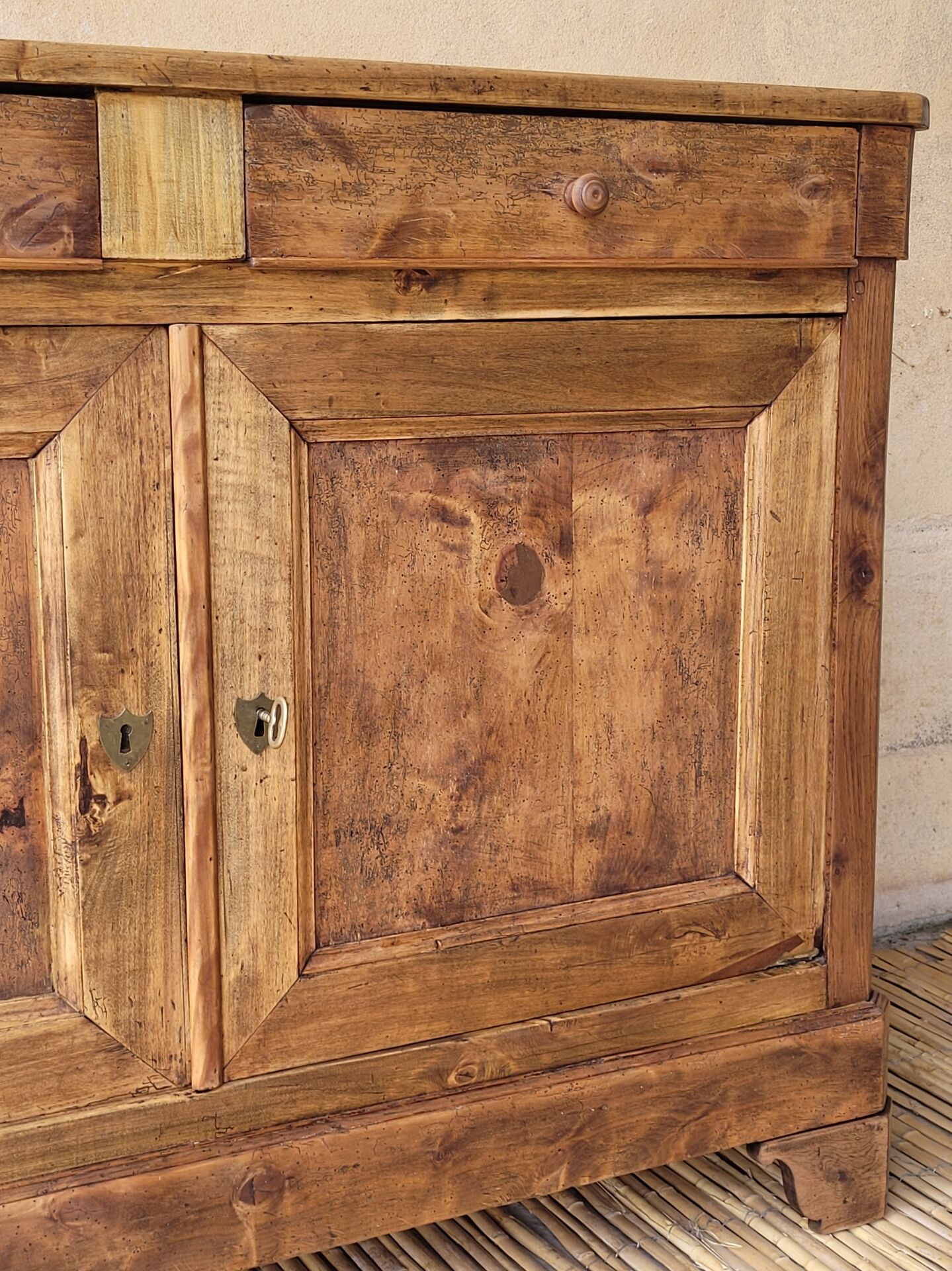 Buffet ancien en bois massif- rénové
