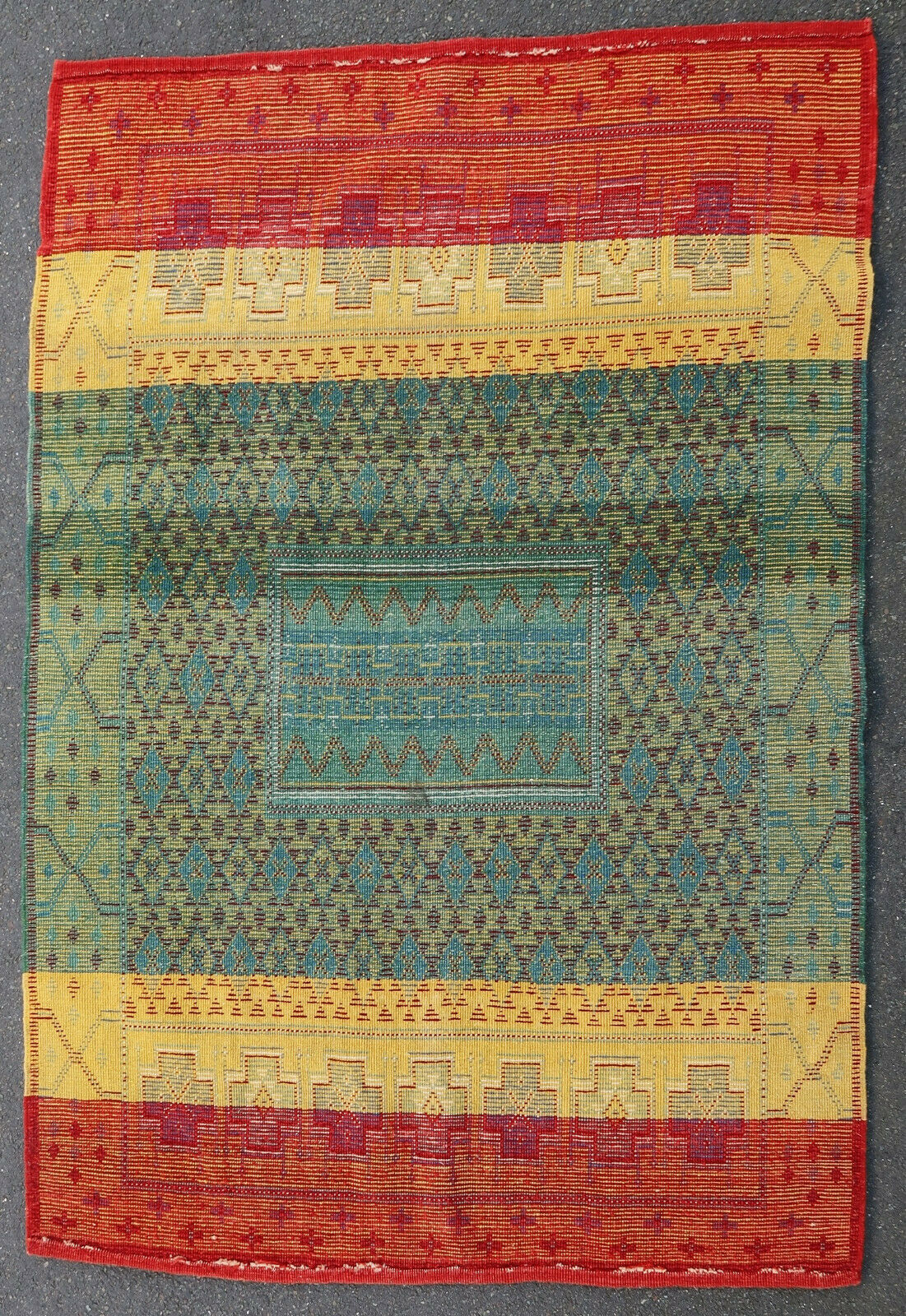 Lot of five small French rugs, domestic work.  Origin : France Period : around 1960 Size : 48 x 37,