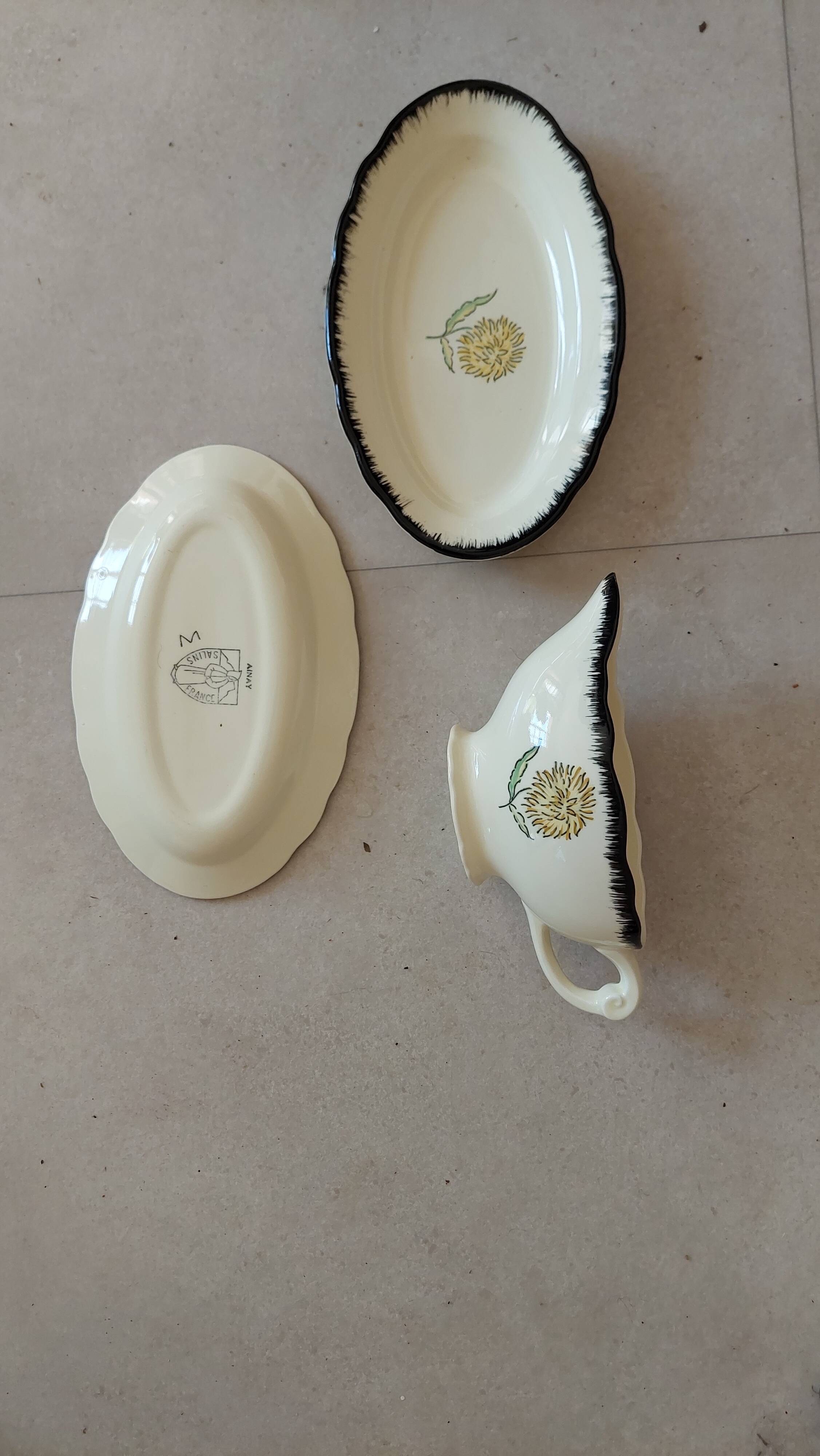 complete service in yellow earthenware Ainay Salin France