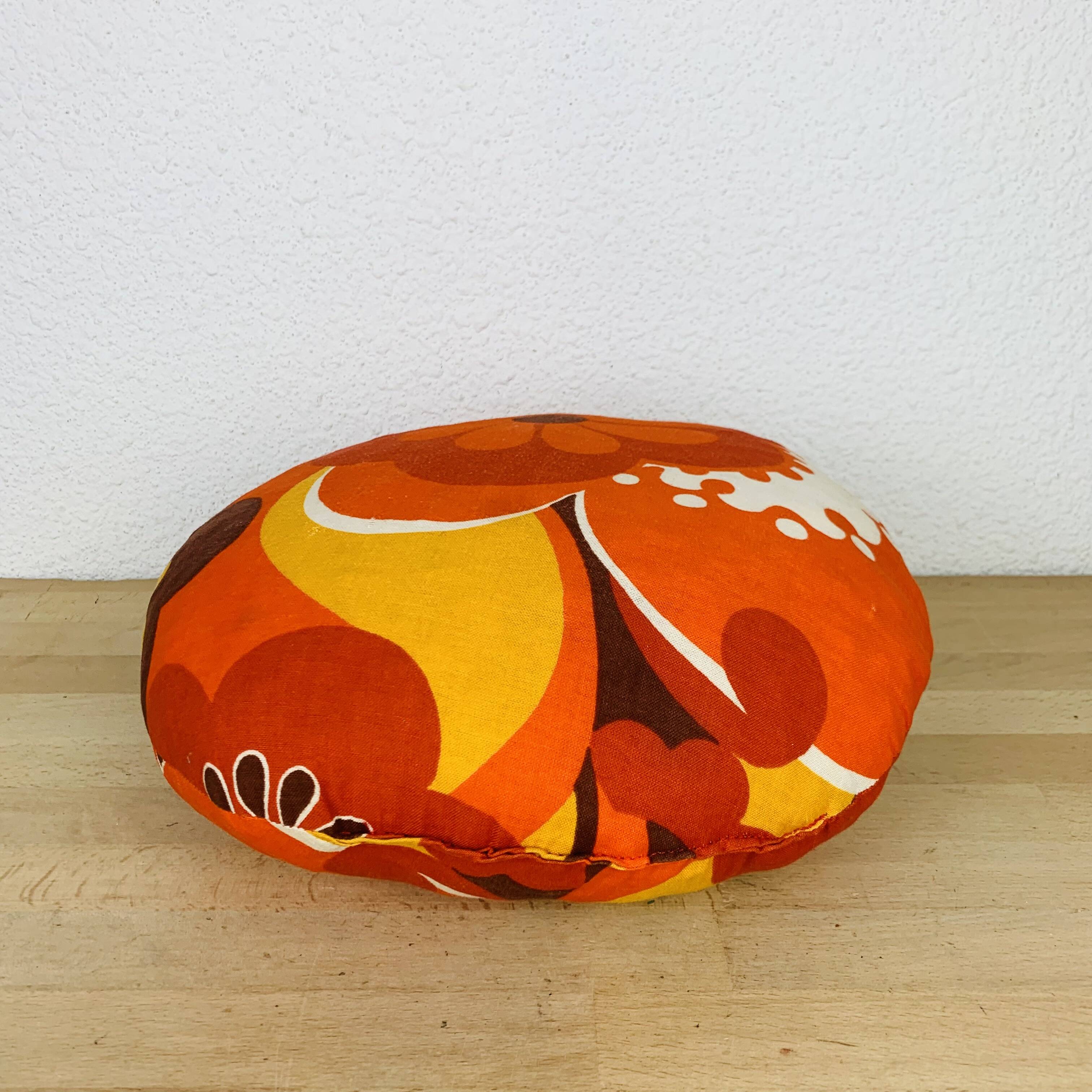 Vintage round 70's flower cushion
