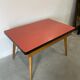 Table à rallonges en Formica et pieds bois