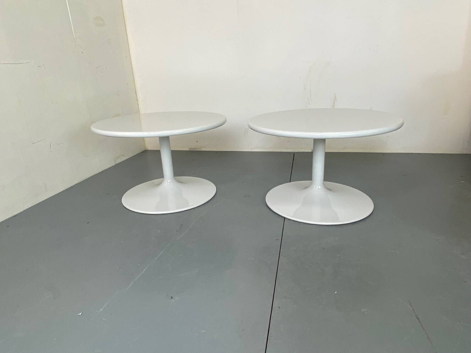 2 White Paulin Artifort Side tables for Regis