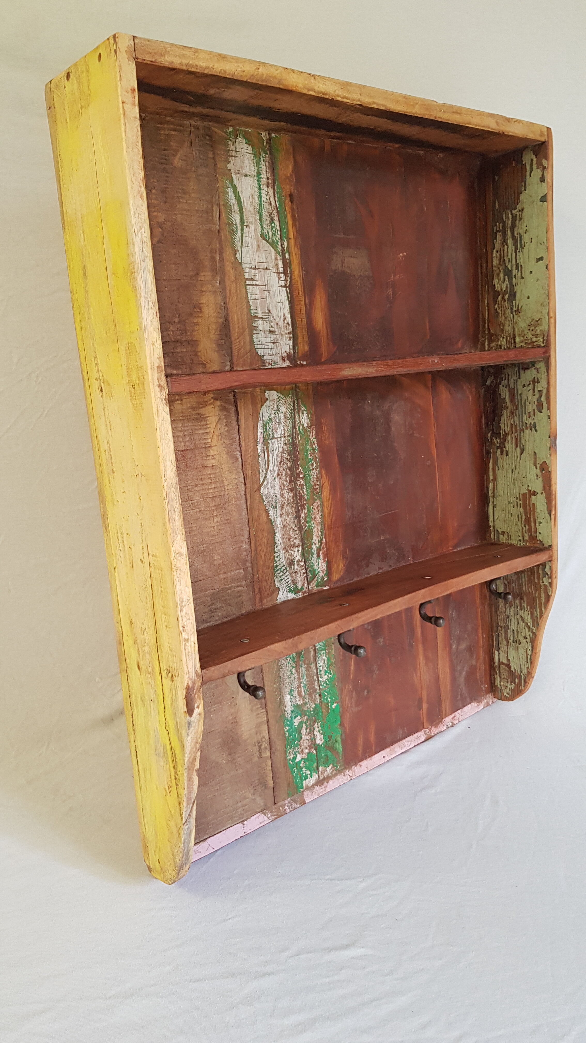 Wall shelf 3 shelves + 4 hooks cast iron in polychrome wood