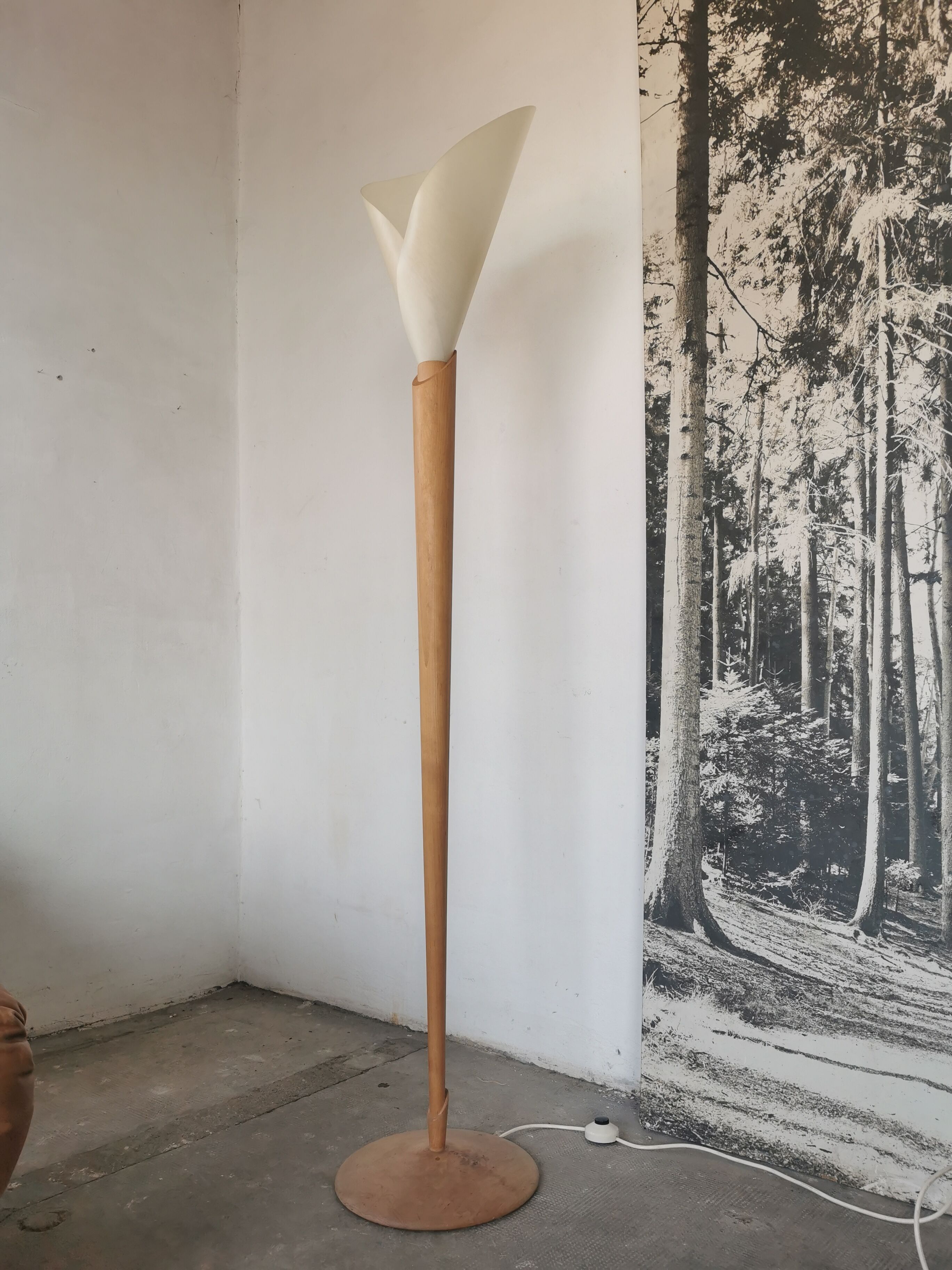 Floral wooden floor lamp