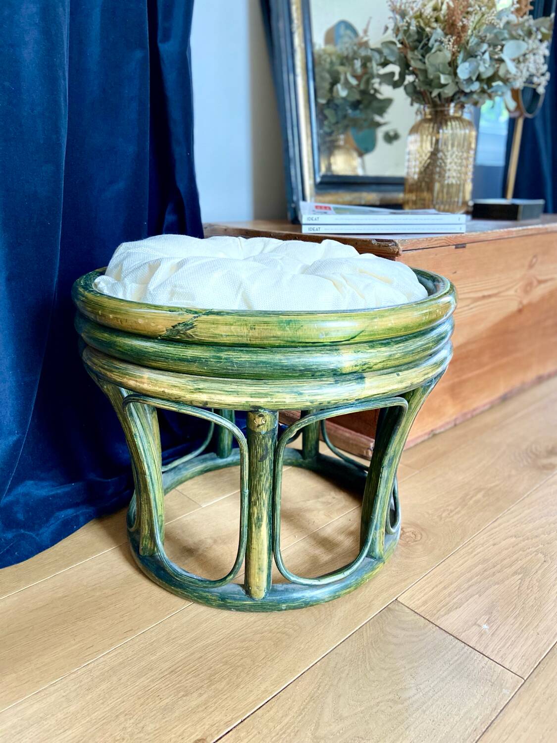 Patinated wooden footrest