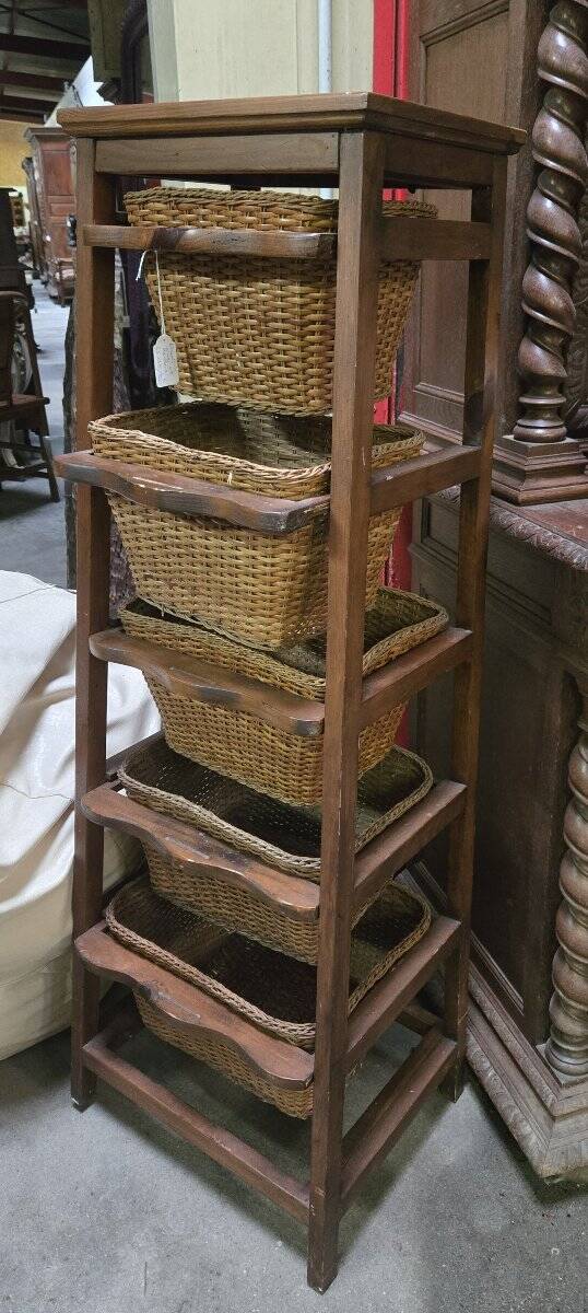 Meuble de rangement rustique en bois massif avec paniers en osier / vintage XXeme siecle