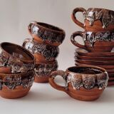 Set of 8 cups and under sliding enamel cups