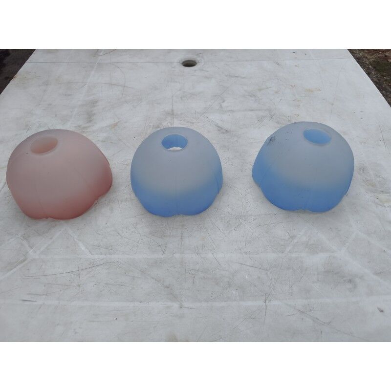 Set of 3 vintage suspensions in blue and pink opaline glass.