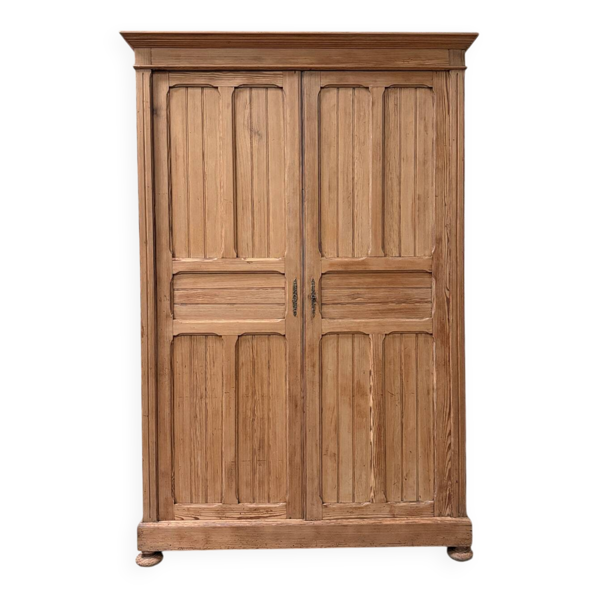 Grande armoire parisienne rénovée 