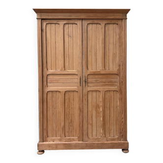 Large renovated Parisian wardrobe