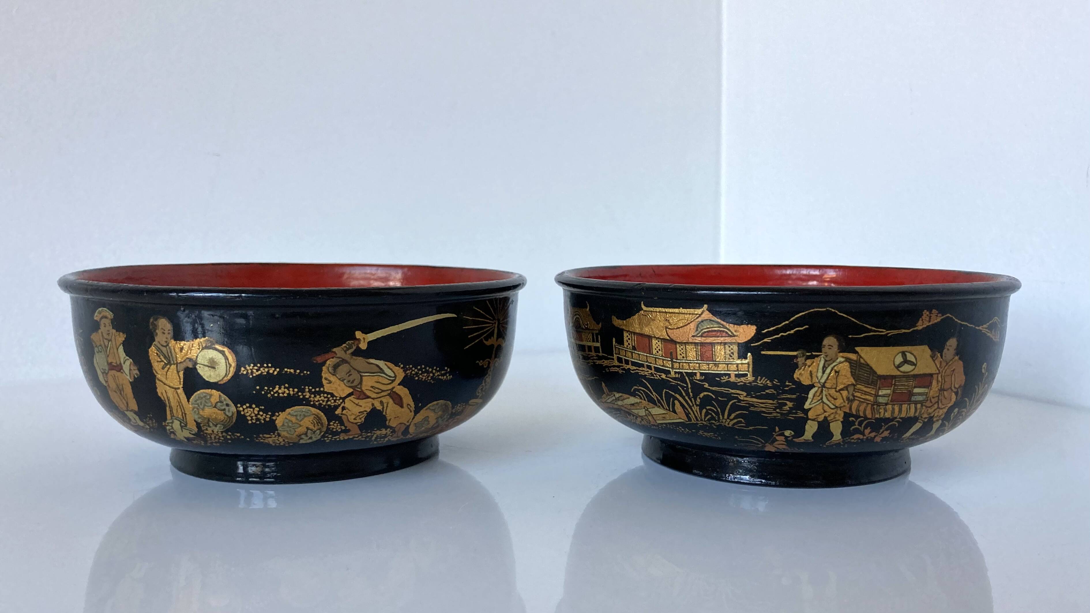 Pair of old bowls in boiled and lacquered cardboard with Chinese or Japanese decoration.