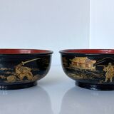 Paire de bols ancienne en carton bouilli et laqué à décor chinoisant ou japonisant.