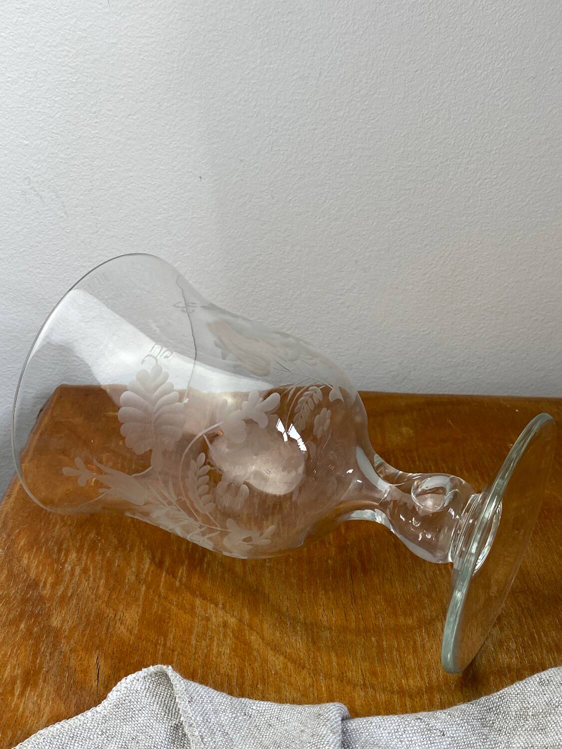 Chalice-shaped glass cup