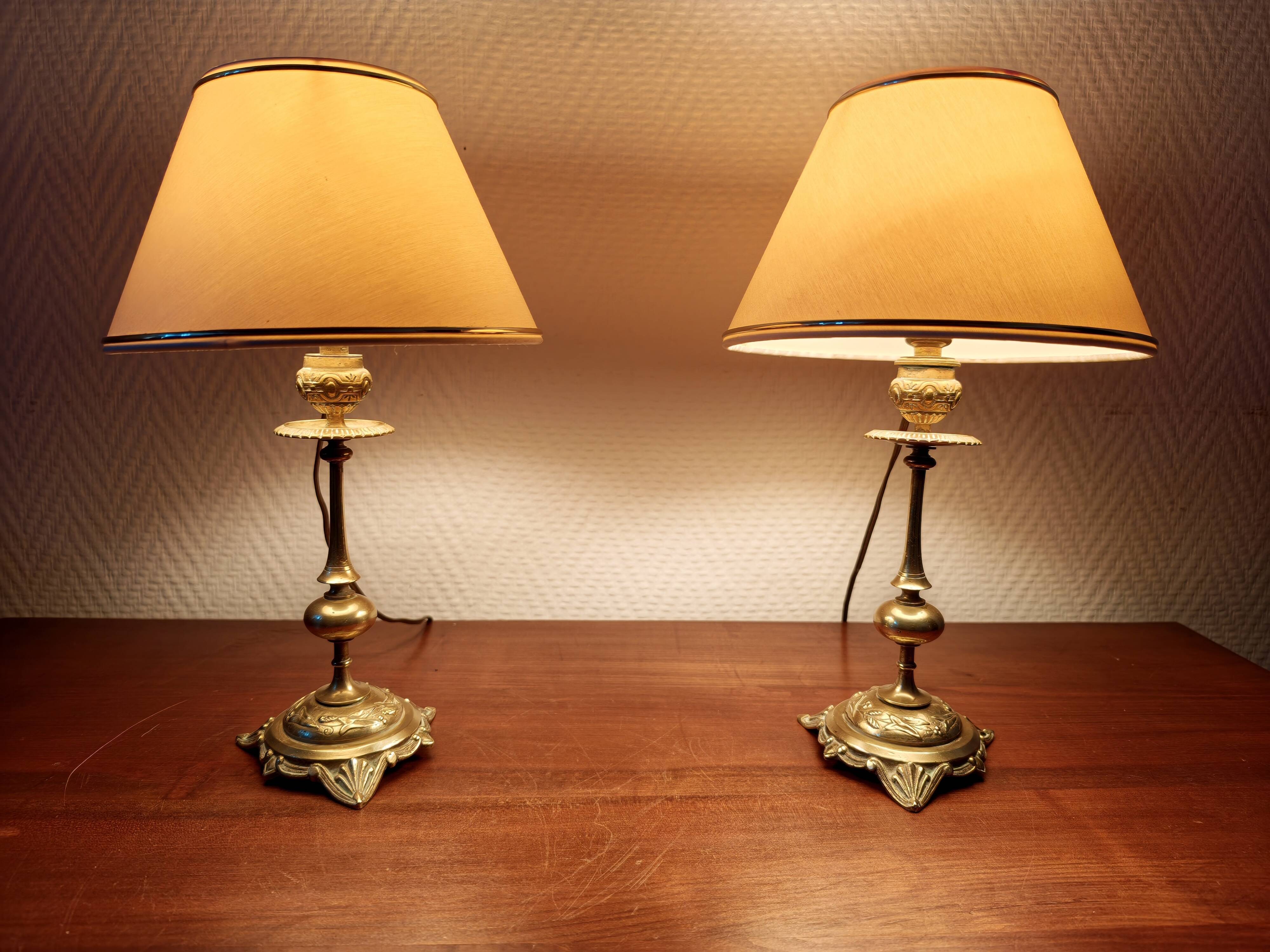 Pair of lamps in solid gold-plated brass