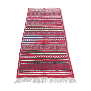 Tapis rouge traditionnel - main