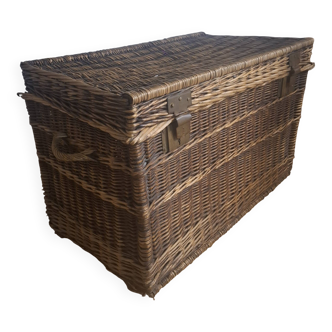 Wicker travel trunk