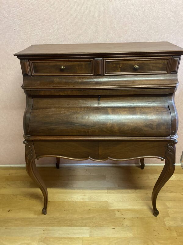 Secrétaire en noyer et placage de noyer de style Louis .XV