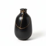 matte black soliflore vase - traditional kintsugi with copper powder - cooper