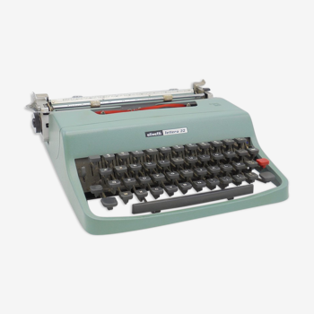 Machine à écrire Olivetti Lettera 32