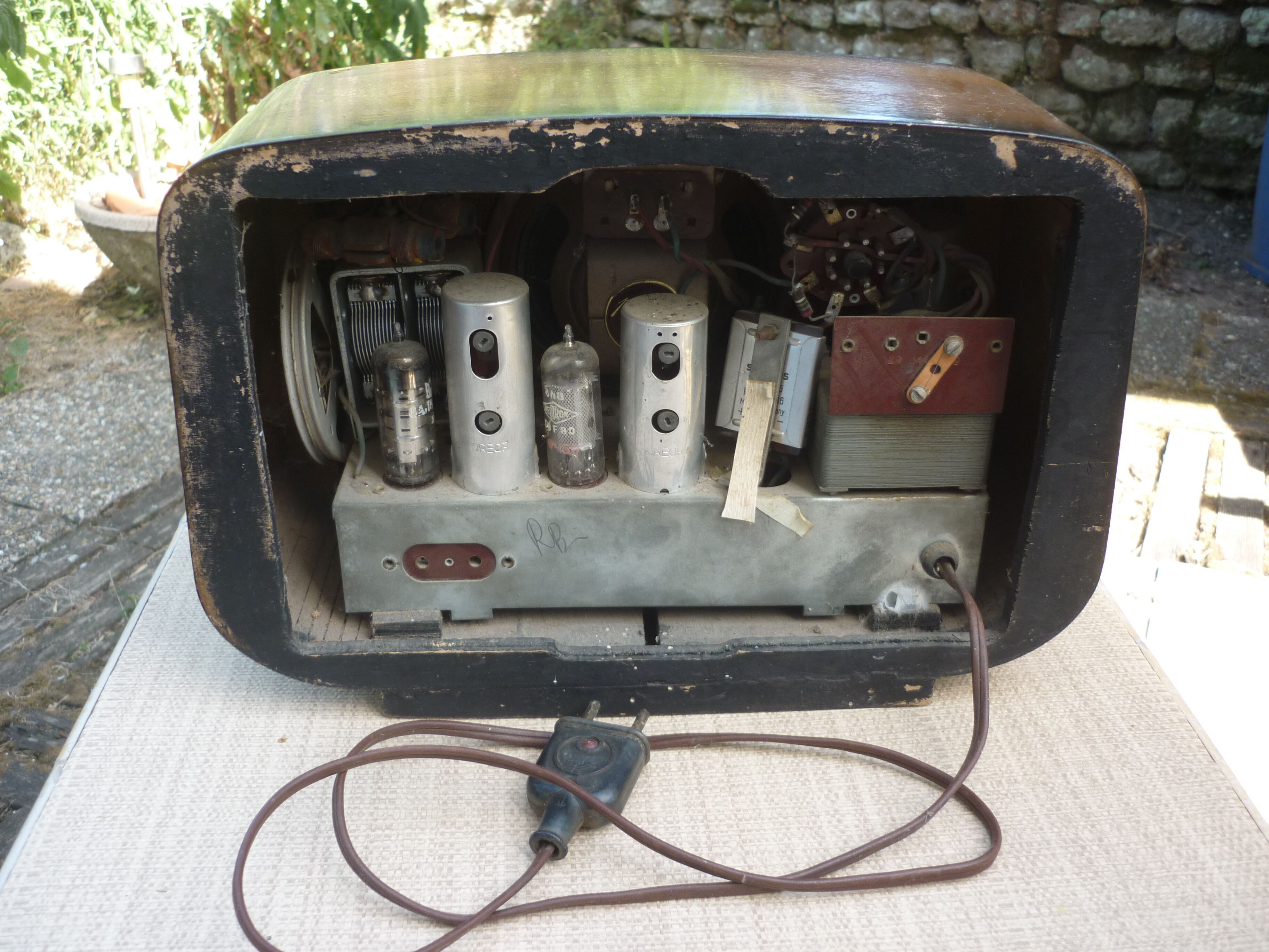 Oceanic vintage radio station