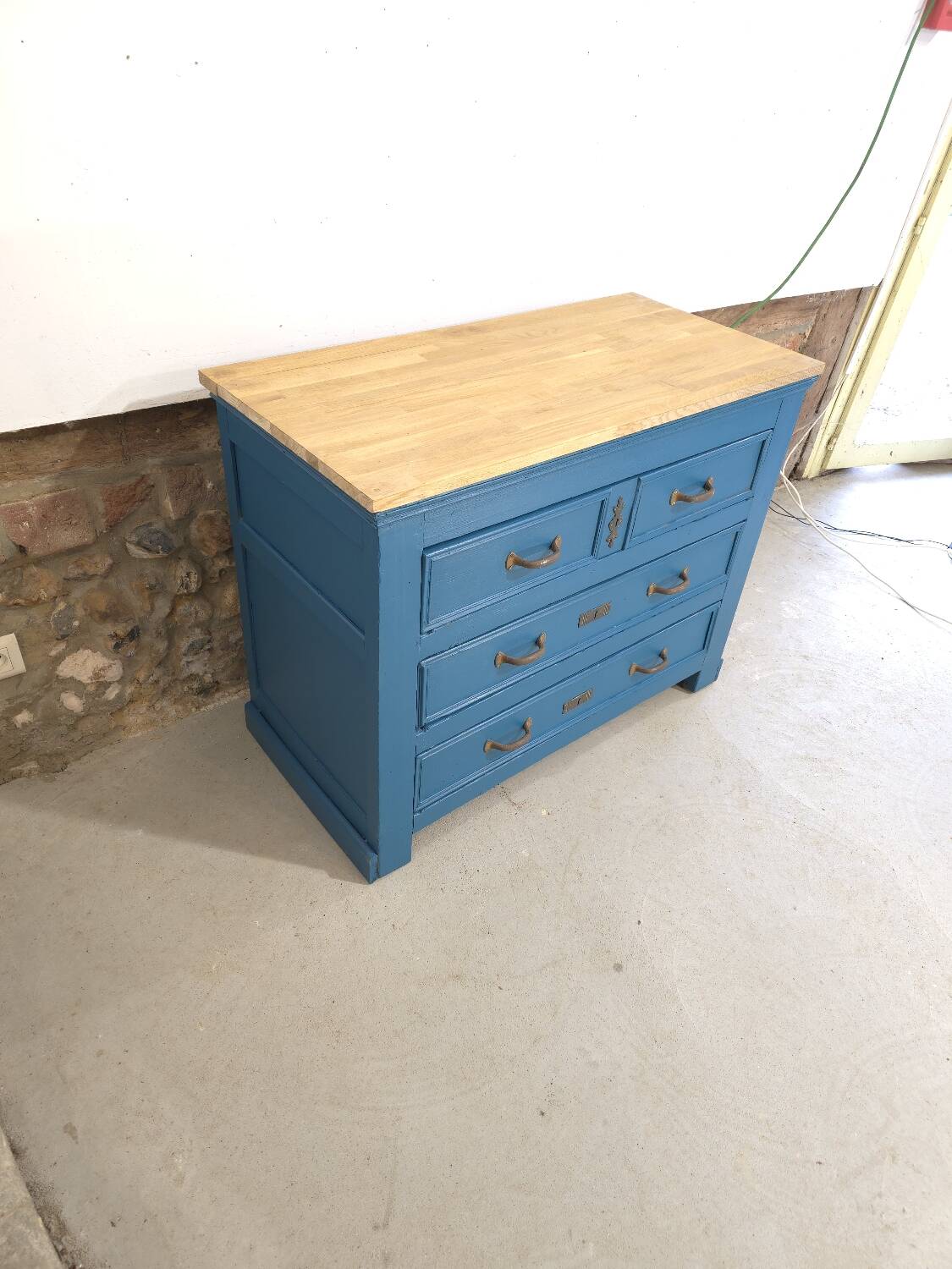 Commode ancienne bleue et dessus chêne