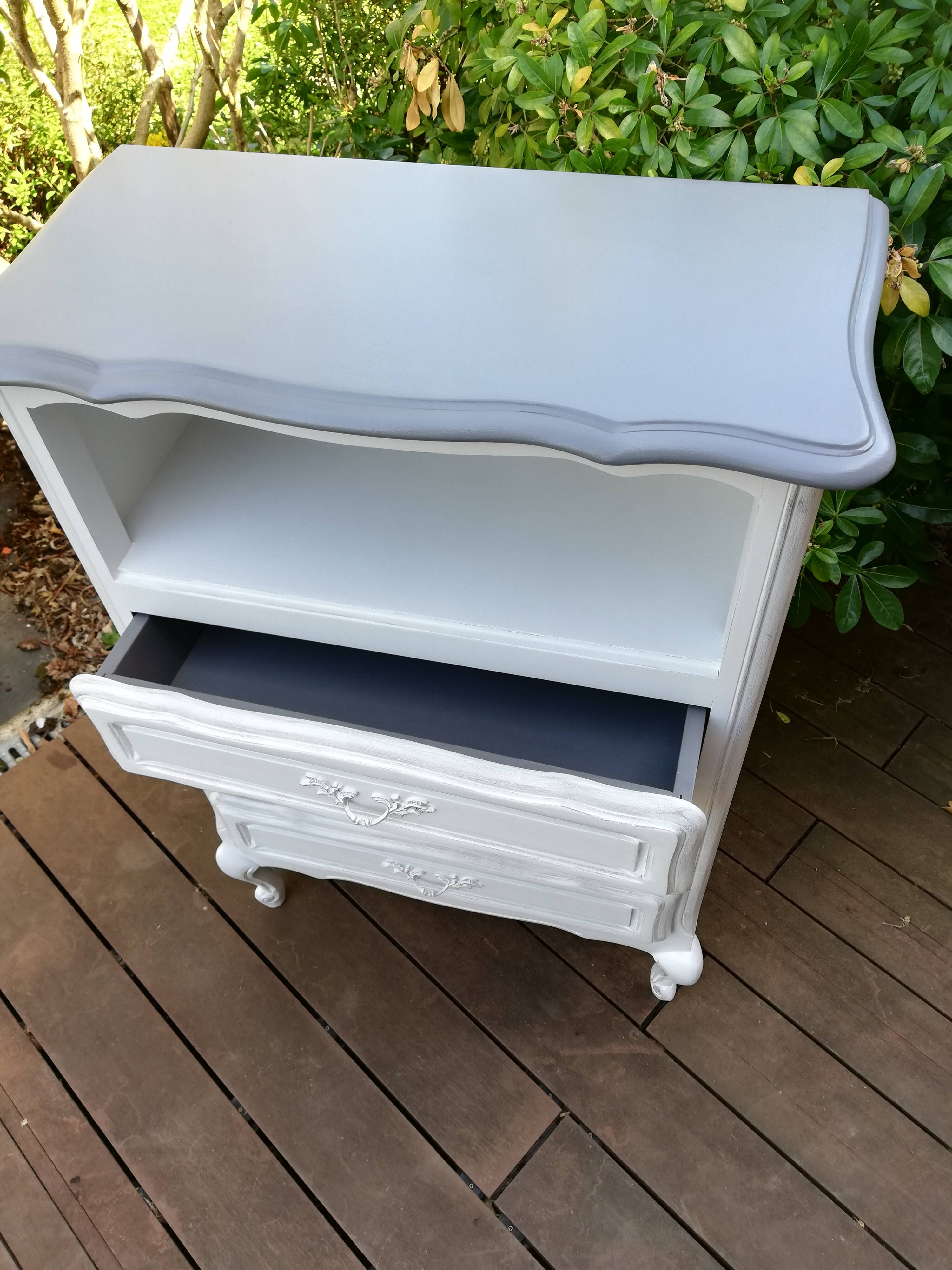 Small cabinet with drawers