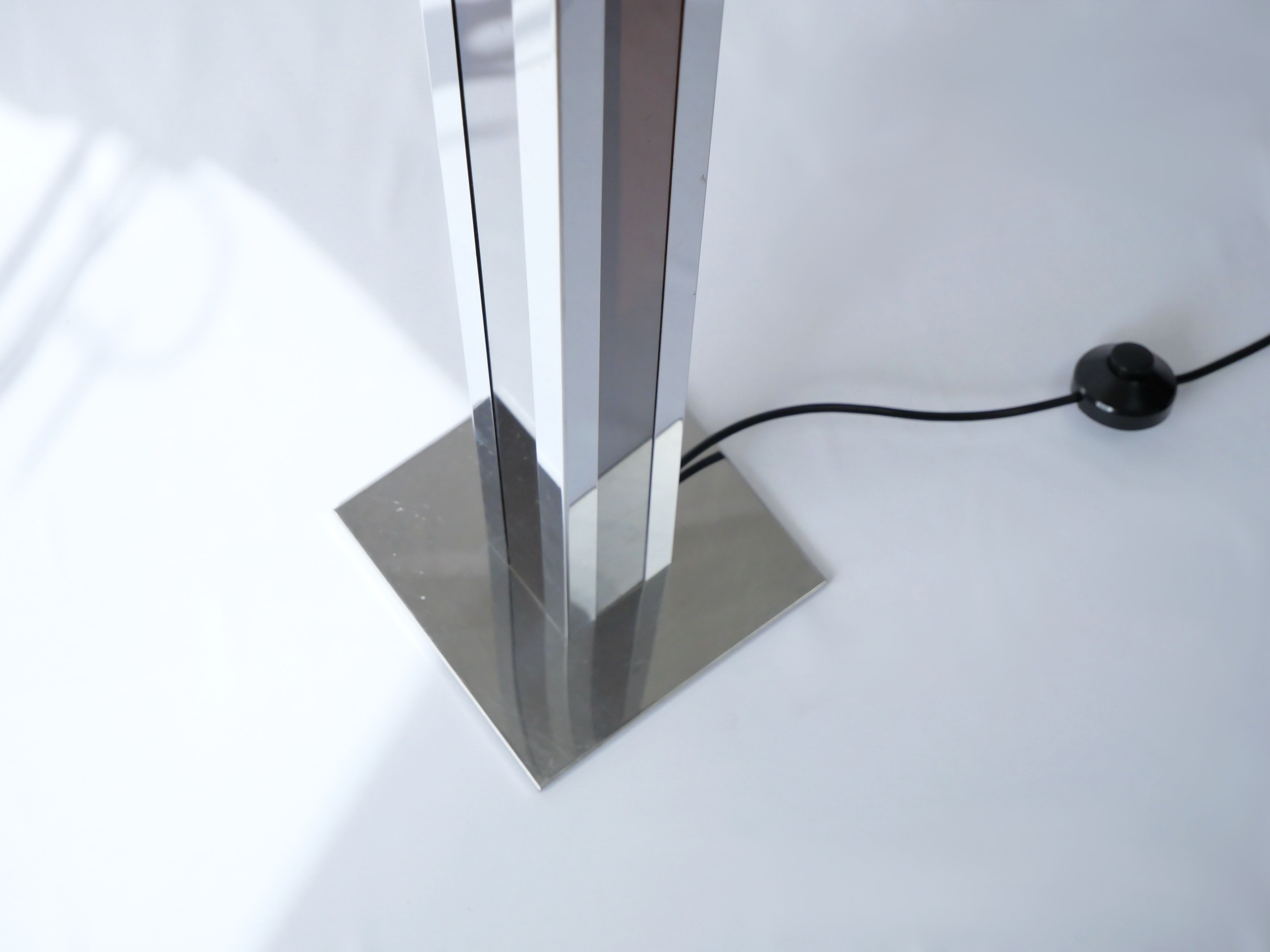Plexiglass/metal floor lamp 70s