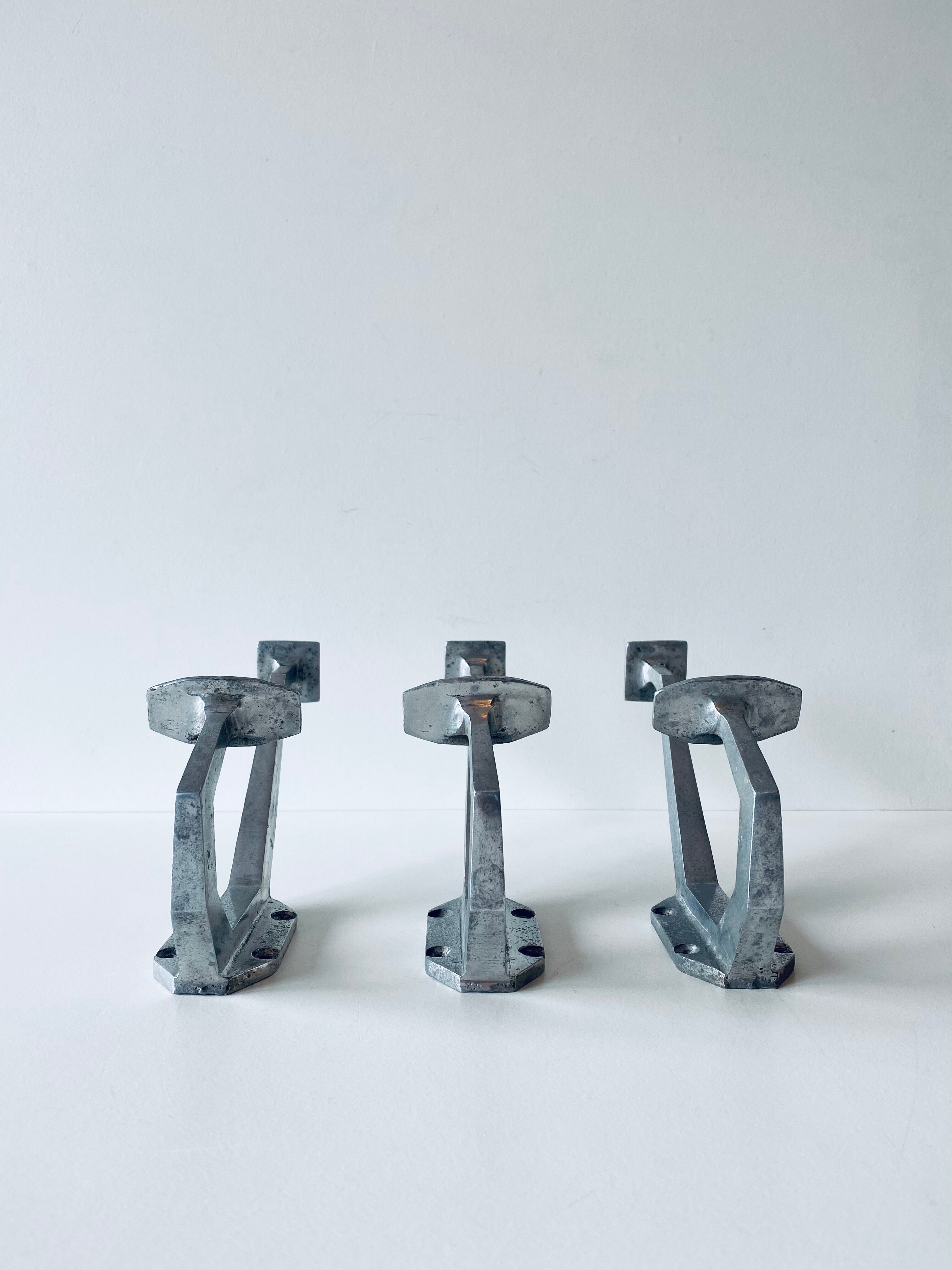 Lot de 3 patères anciennes en aluminium