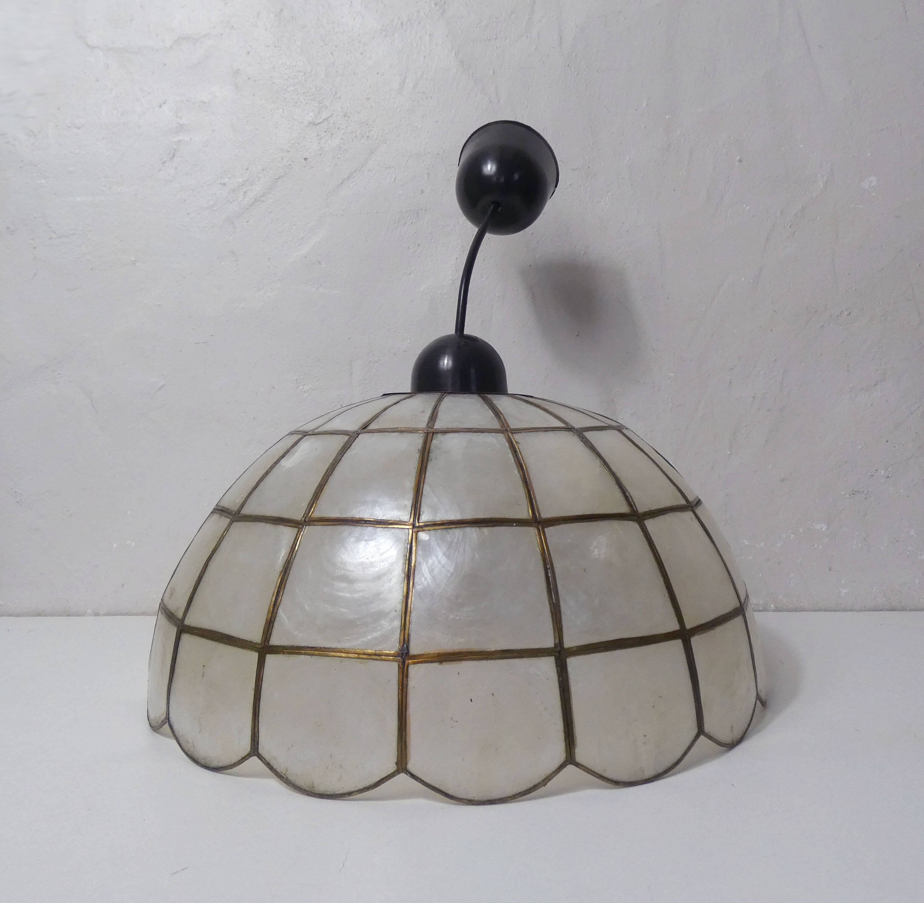 suspension en nacre et laiton vintage
