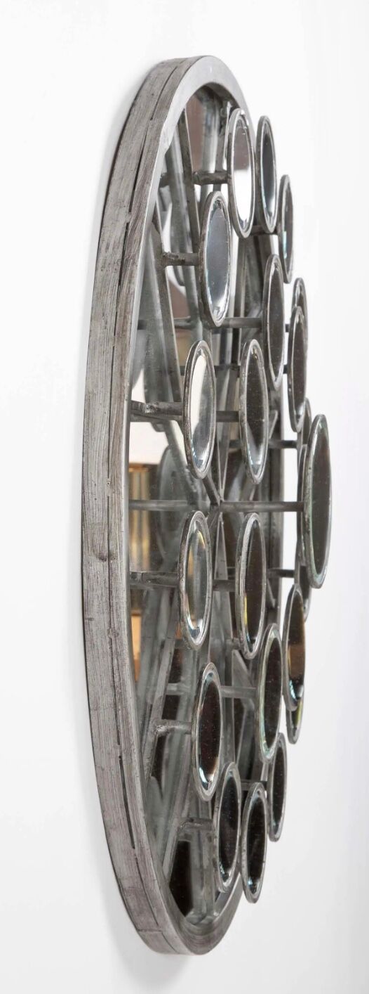 Mirror with round facets design