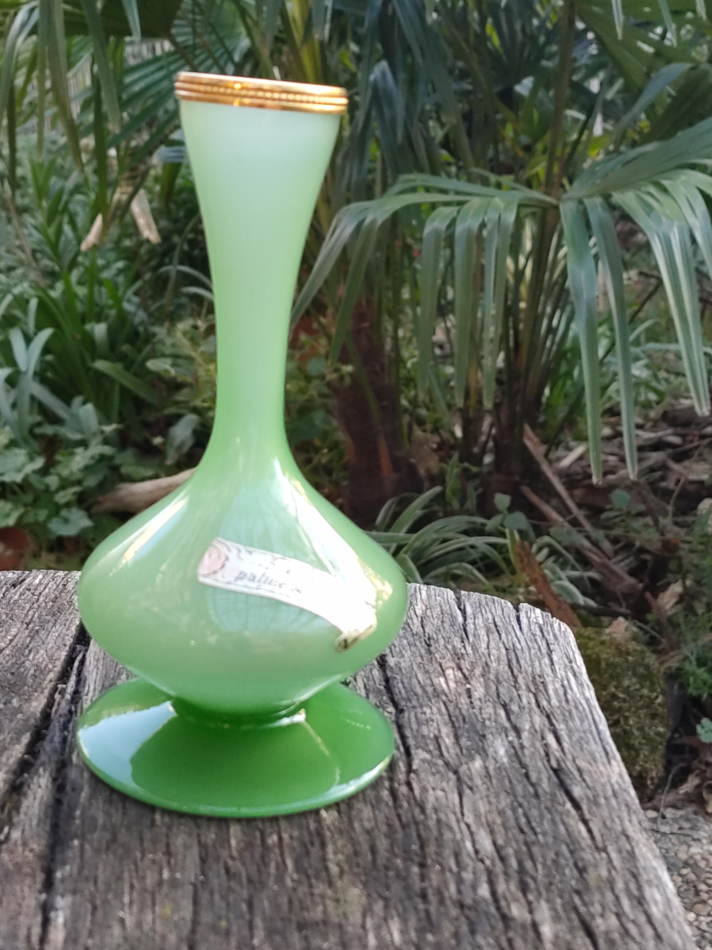 Vase in opaline green color