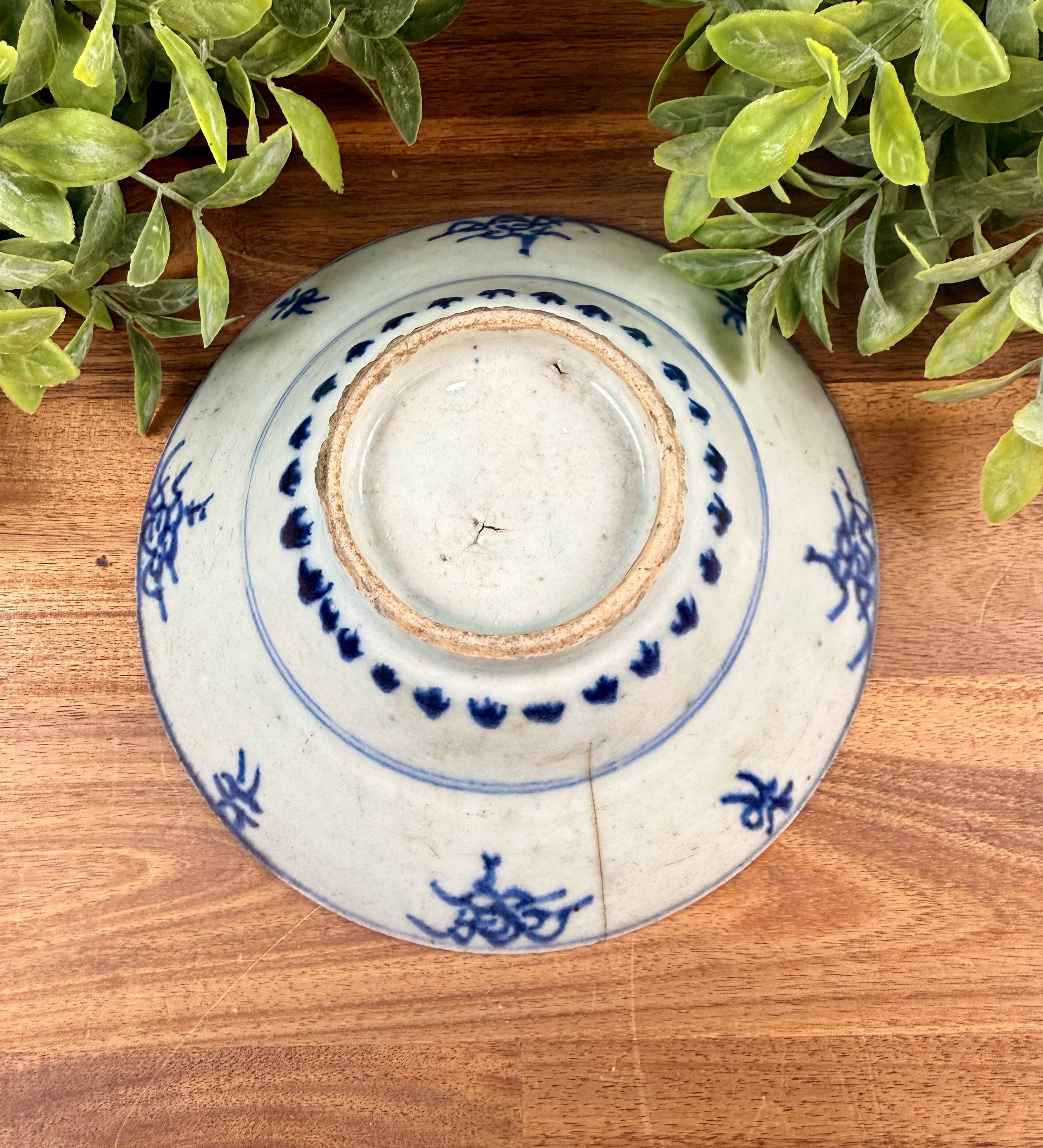 Chinese blue porcelain bowl, early 19th century.