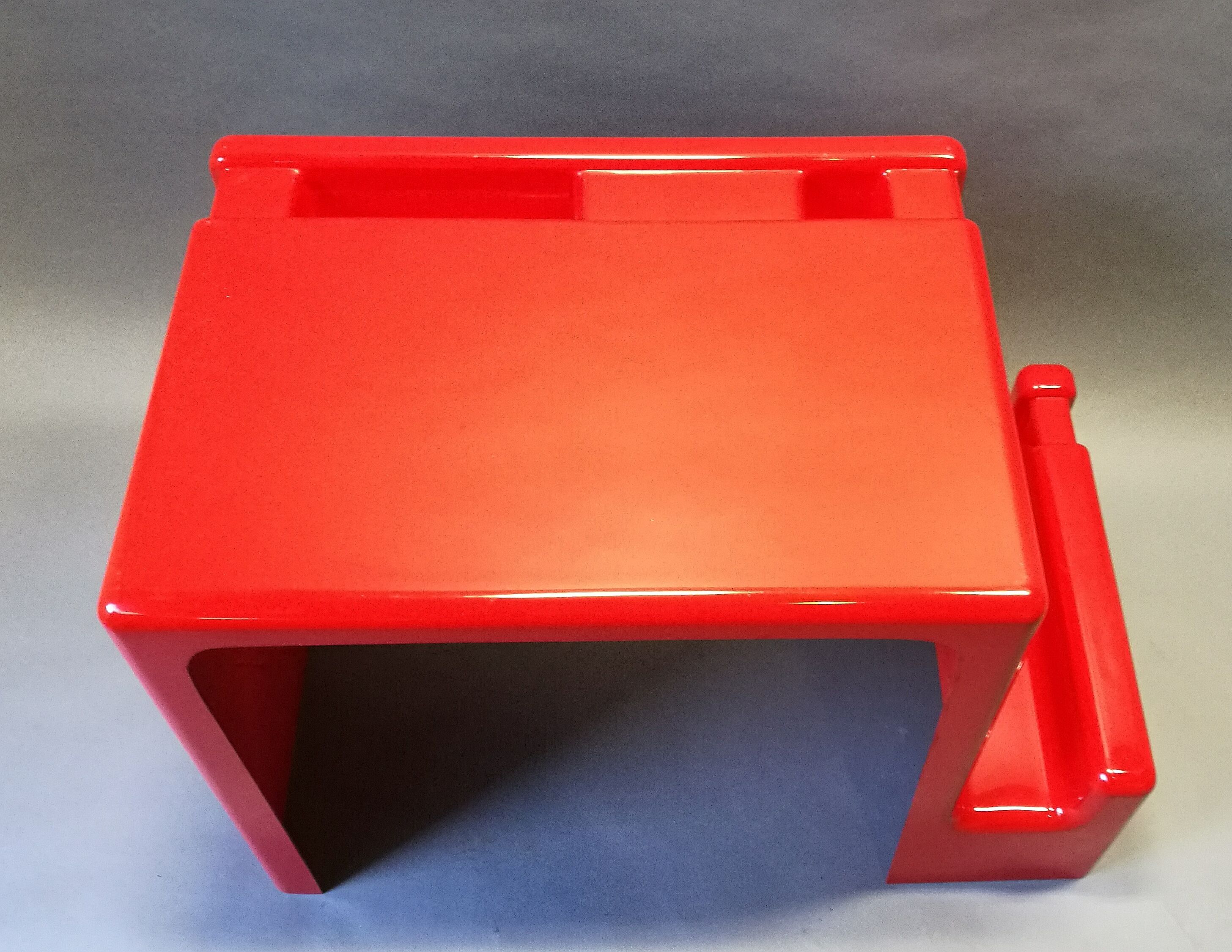 Red office child years 70