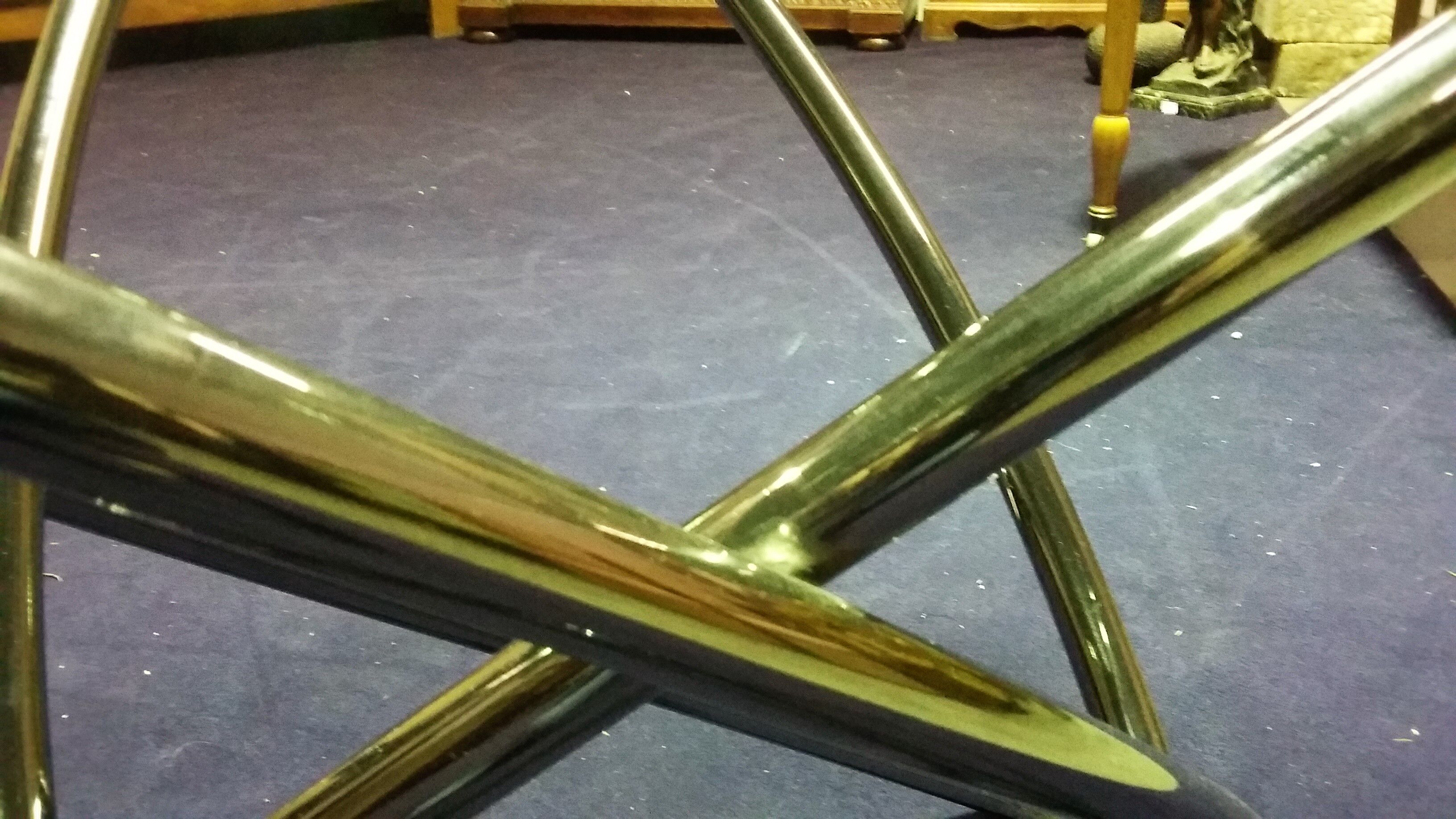 Round table in chrome and glass